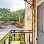 Walkable Savannah Escape In Historic District!